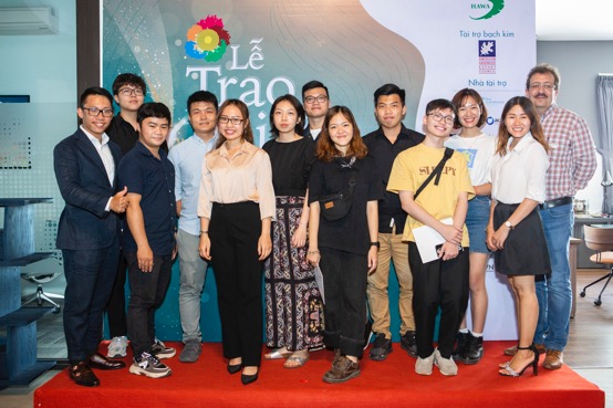 2020年 Hoa Mai 家具设计大赛获奖设计师合影